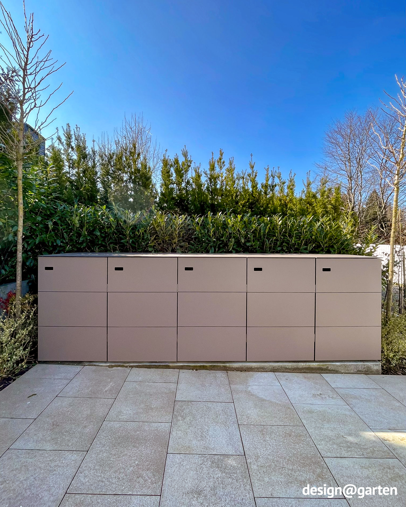 Modern 5-bin waste bin enclosure in Tuscany