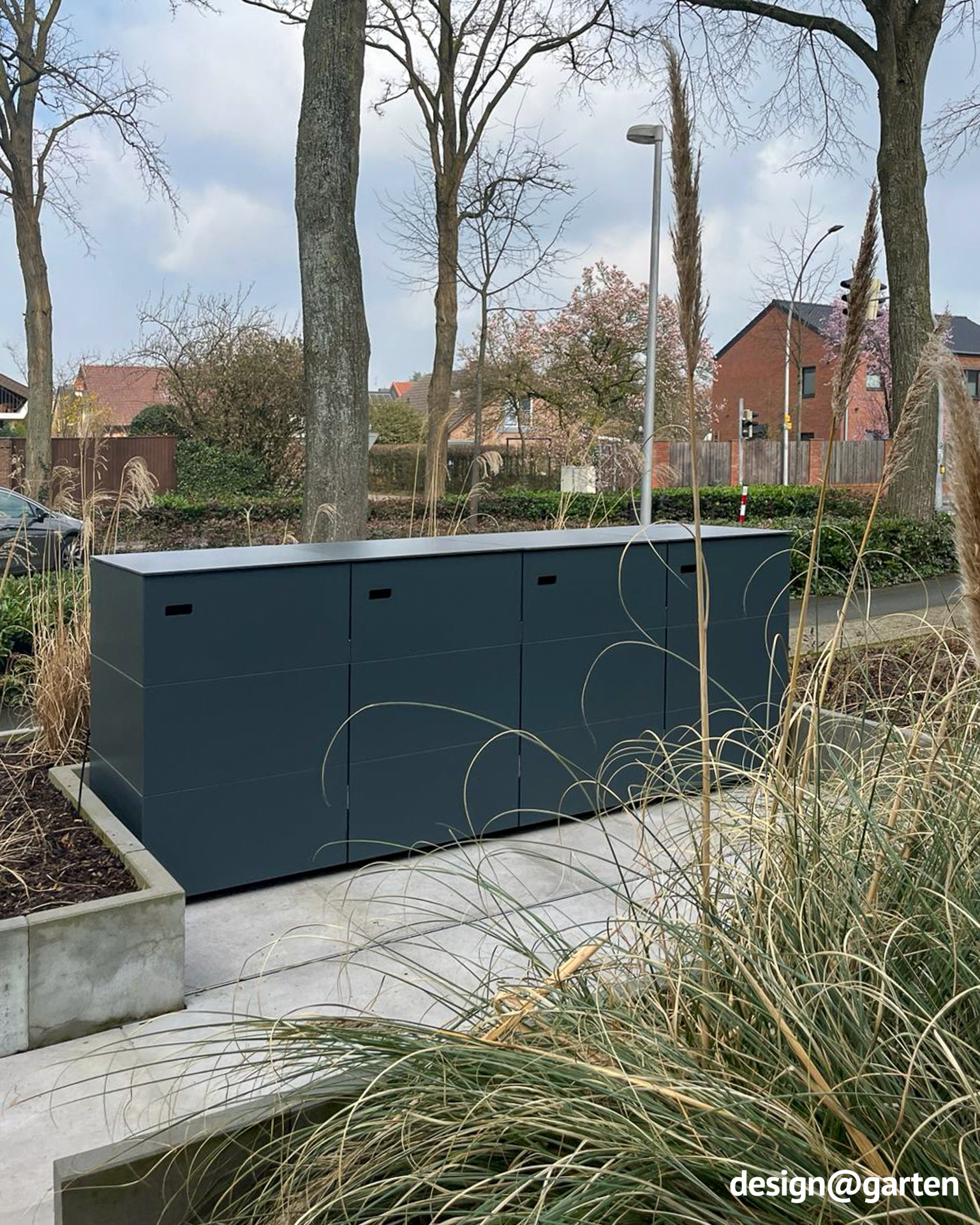 Waste bin enclosure for four 240-litre bins in anthracite HPL