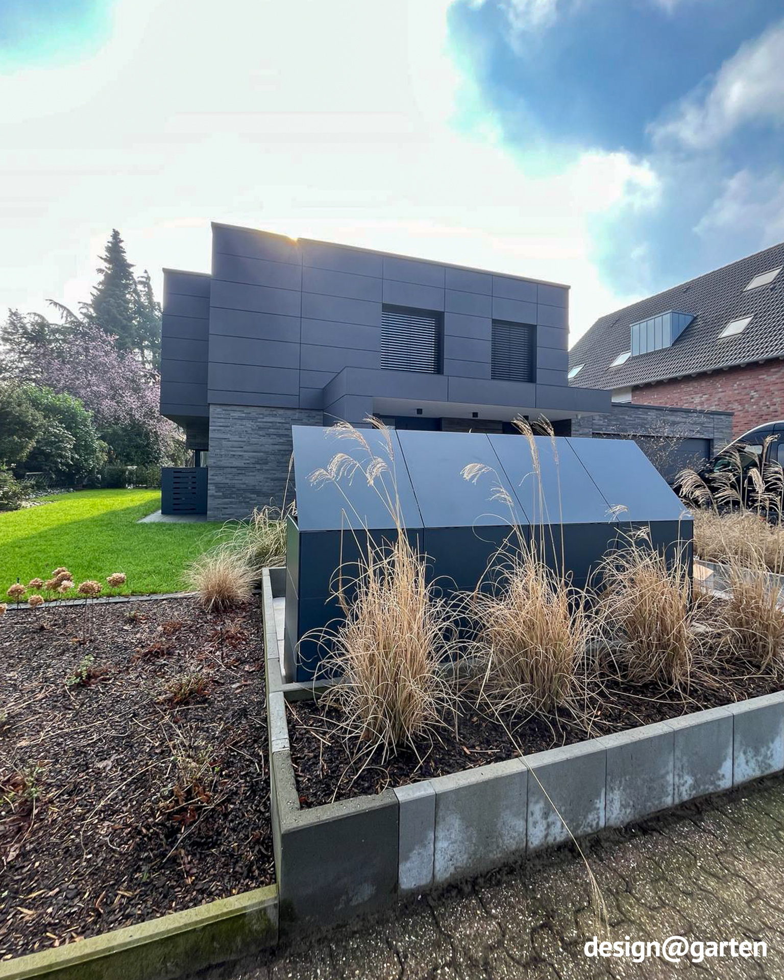 Waste bin enclosure for four 240-litre bins in anthracite HPL