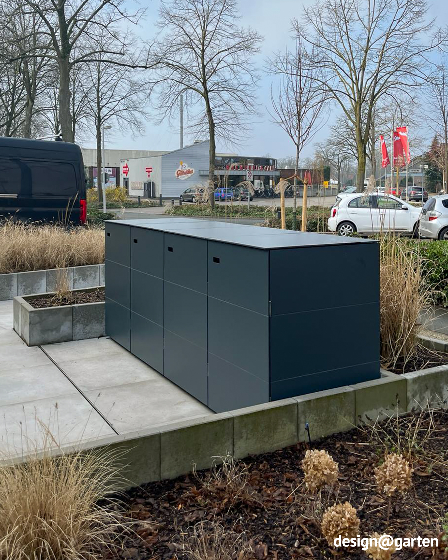 Waste bin enclosure for four 240-litre bins in anthracite HPL