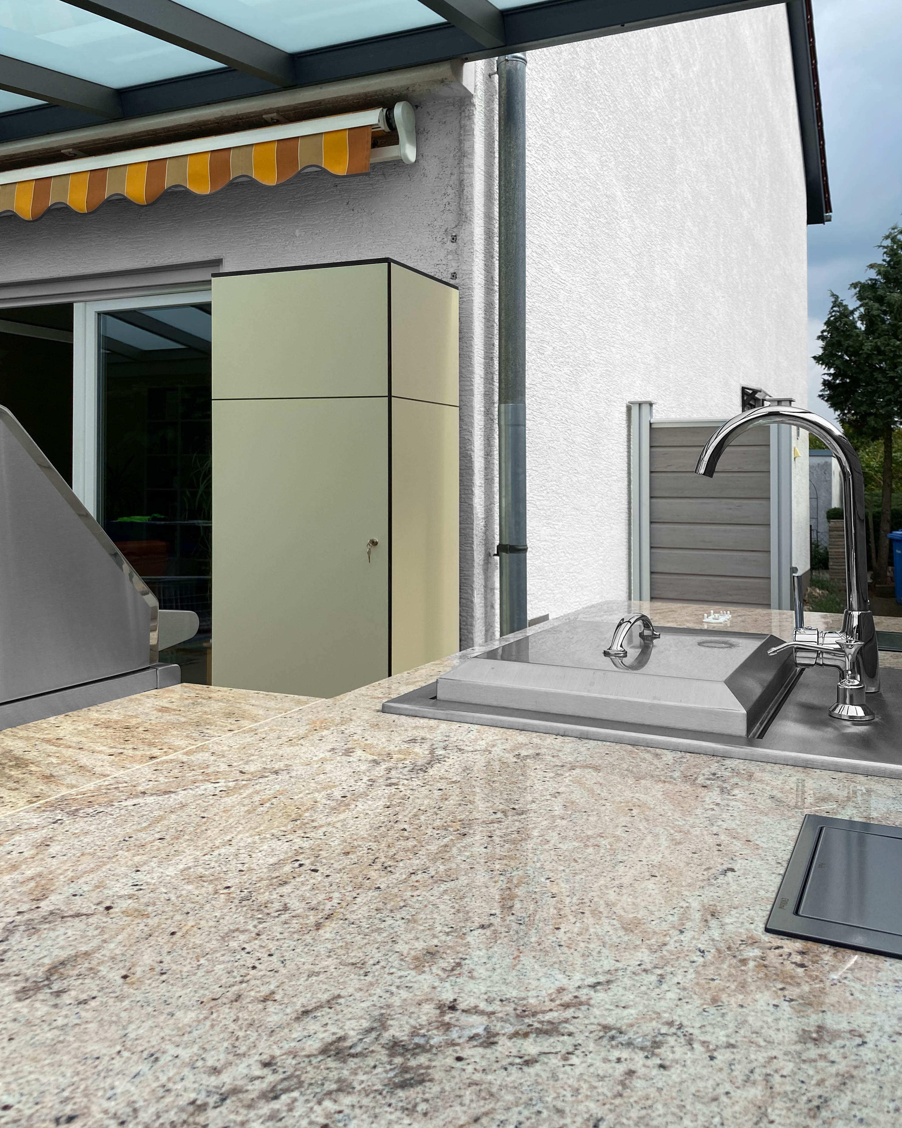 Mint-green cupboard for the outdoor kitchen