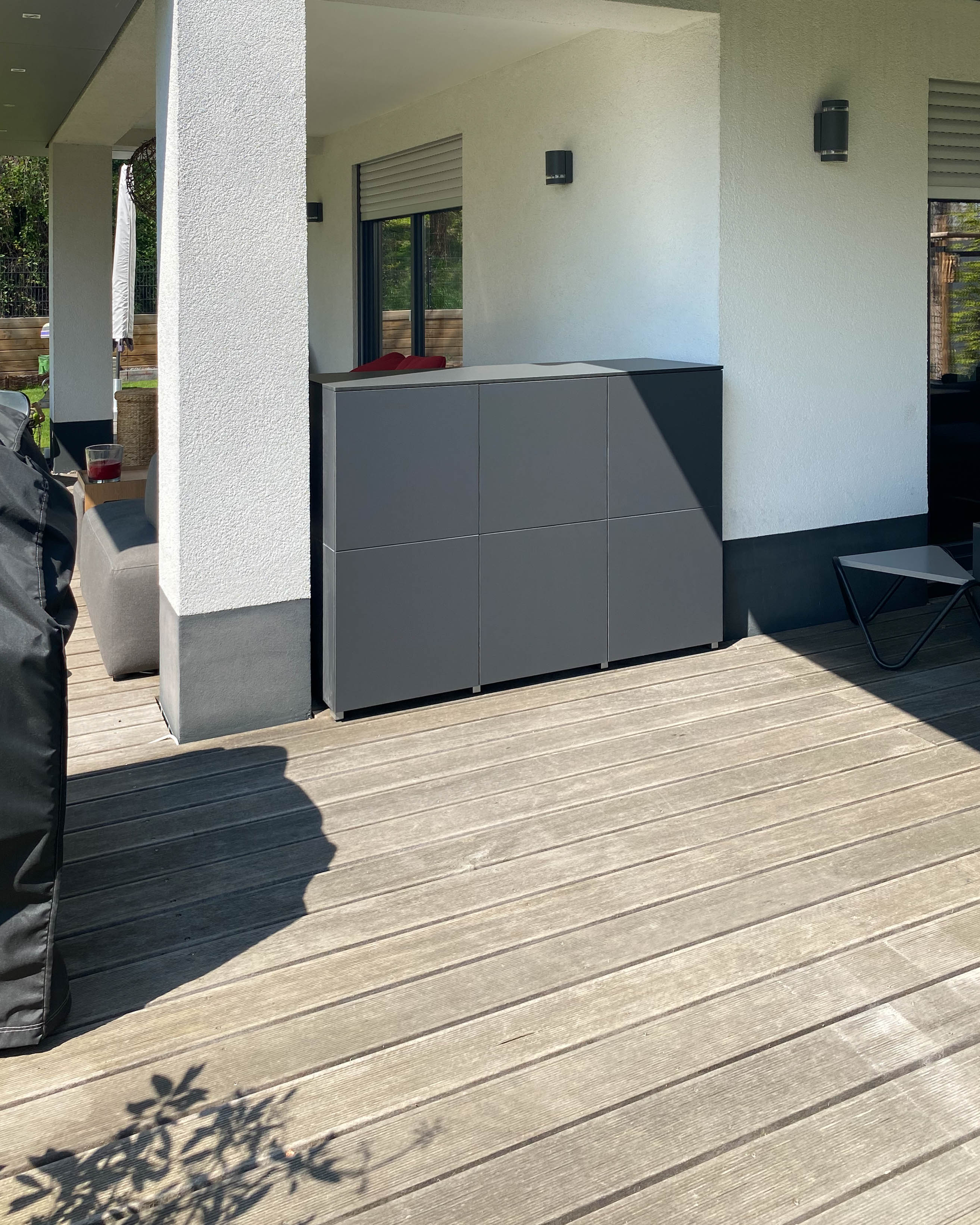 Bespoke patio cabinet for optimal use of storage space