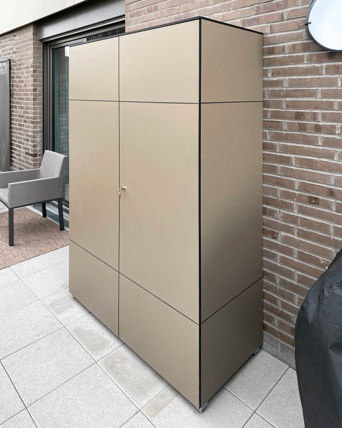 Outdoor cabinet for the terrace in bronze colour