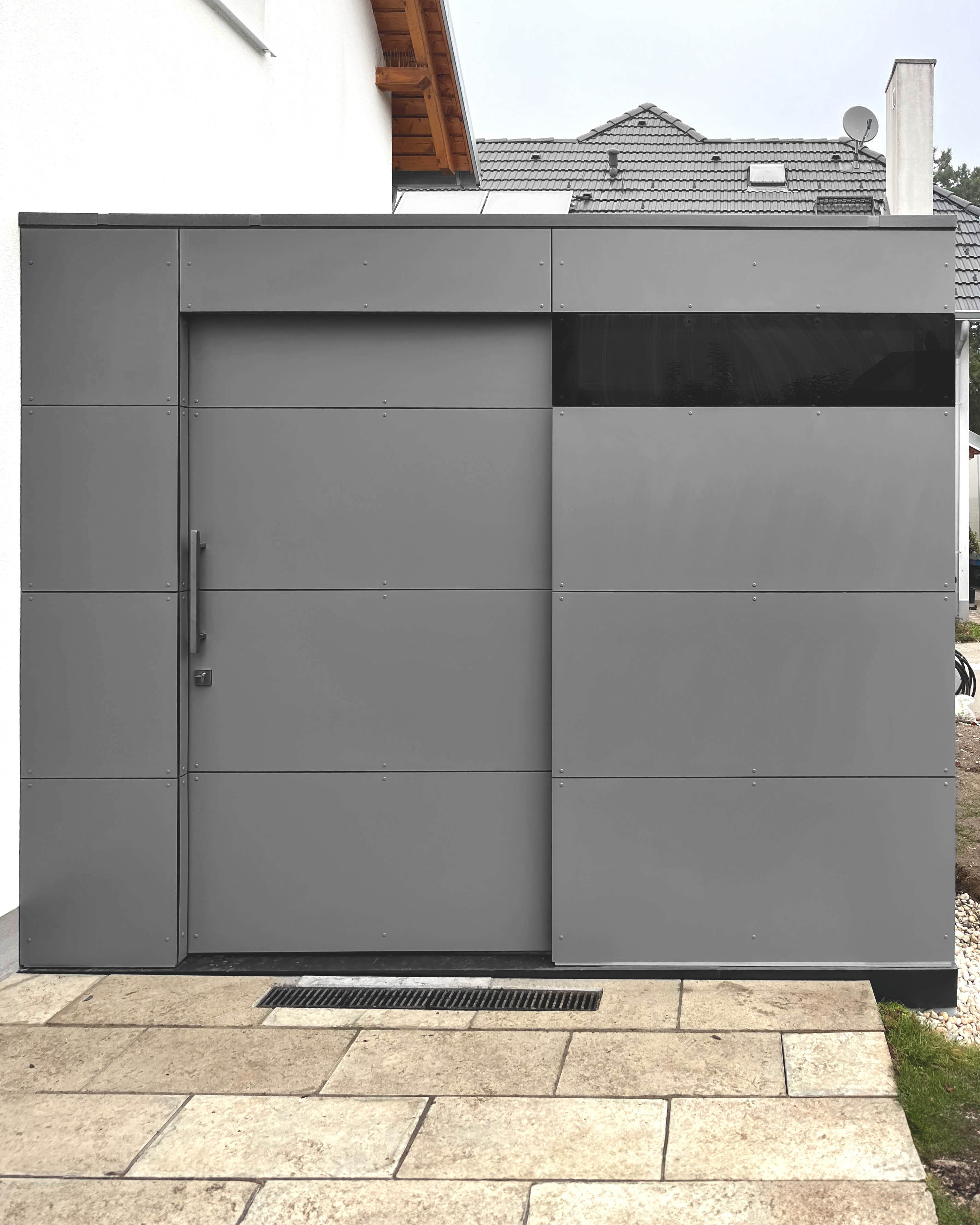 Modern garden shed with passageway in matt grey with corner glazing