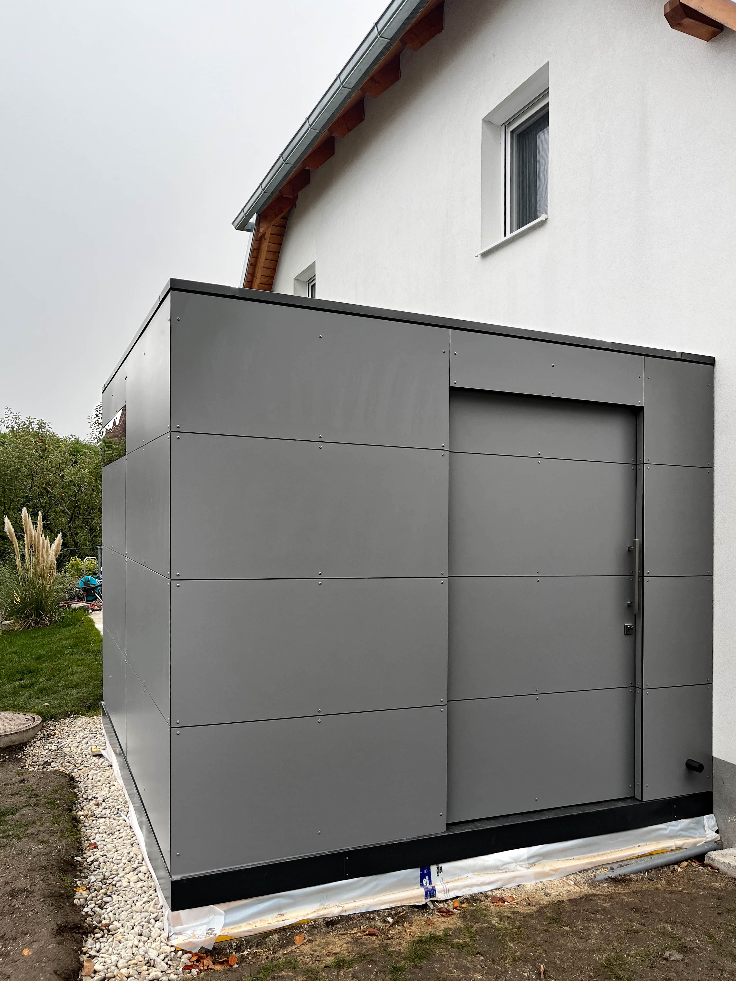 Modern garden shed with passageway in matt grey with corner glazing