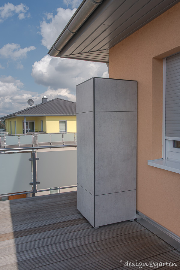 Modern urbanity: terrace cabinets in exposed concrete look