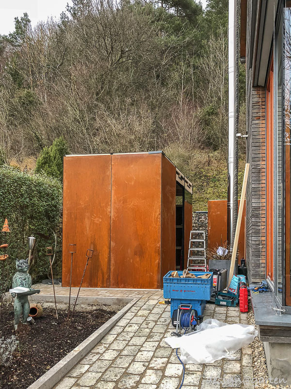 Timeless aesthetics in the garden: the modern Corten steel garden shed
