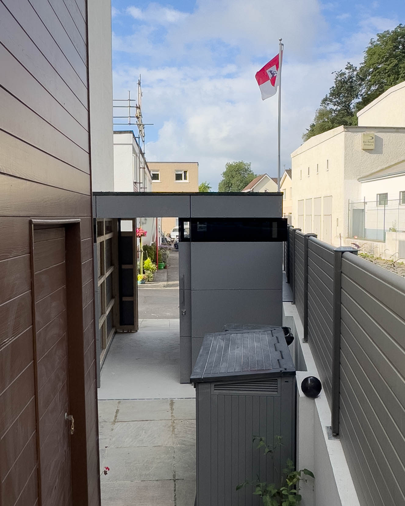 Garden shed with double-sided sliding doors