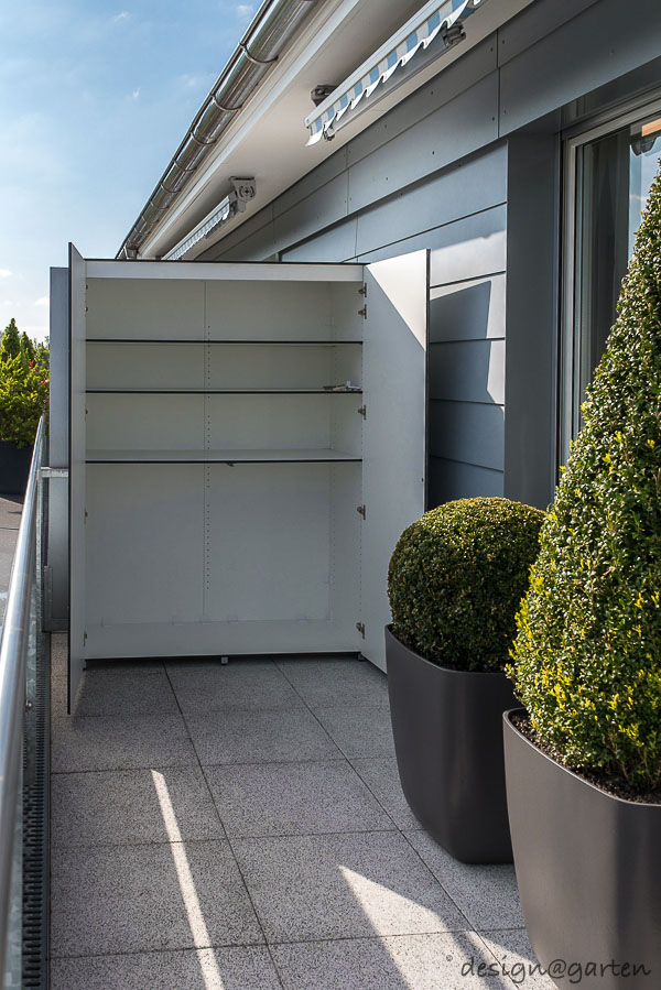 Tidiness on the terrace: the outdoor balcony cabinet