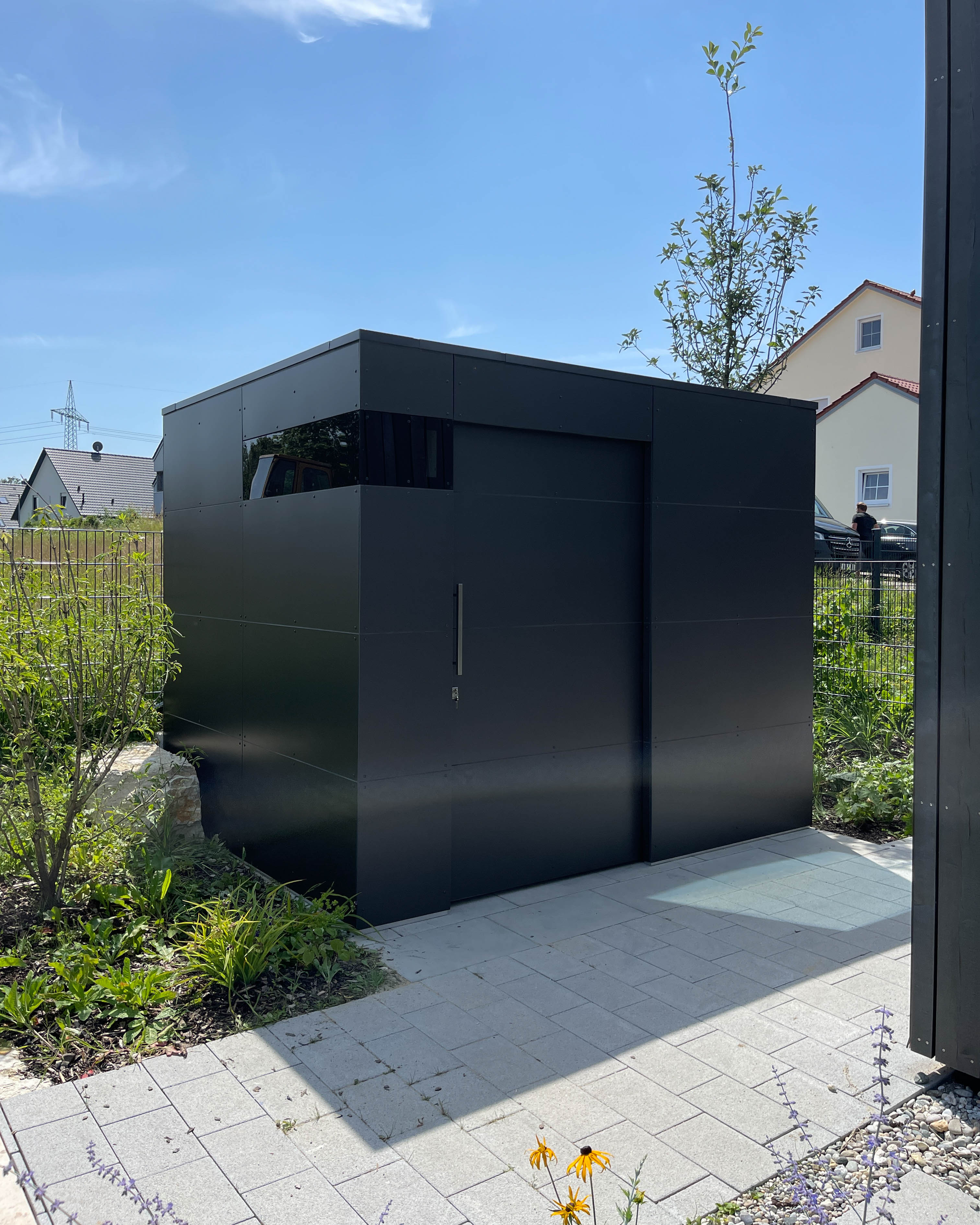 Modern garden shed in DB703 Iron Mica
