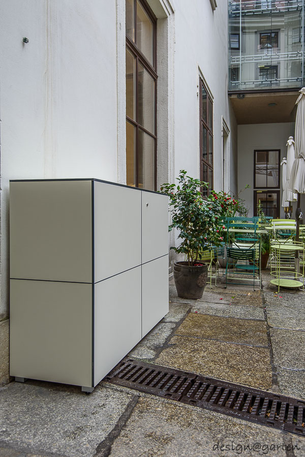 Professional service station: the weatherproof catering cabinet