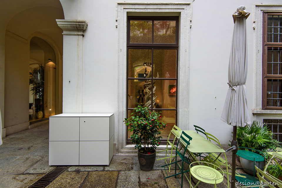 Professional service station: the weatherproof catering cabinet