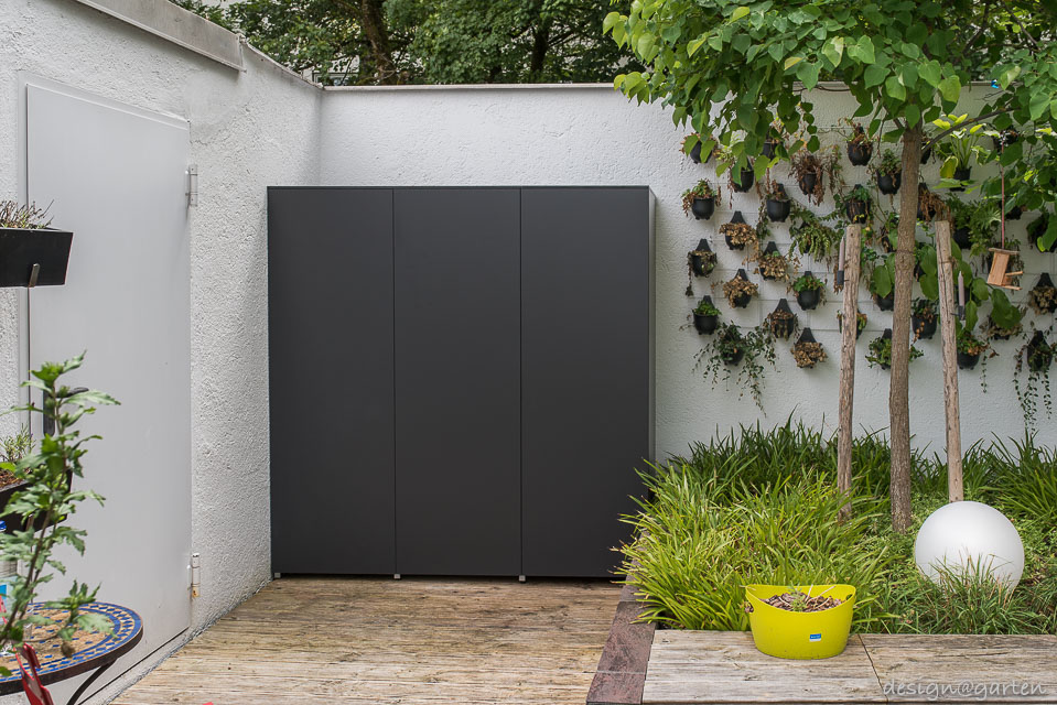 Smart outdoor organisation: the custom-made outdoor equipment cabinet