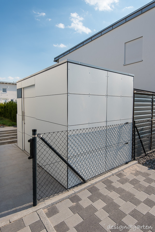 Efficient space solution: the flat-roofed tool shed made of HPL