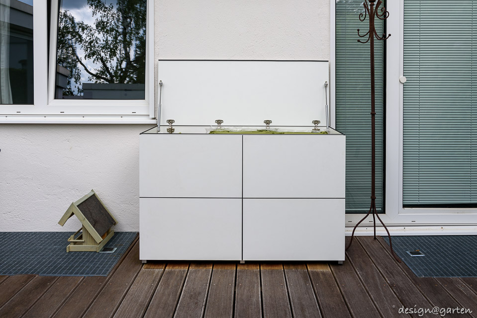 Máxima flexibilidad en un formato compacto: pequeño aparador para la terraza