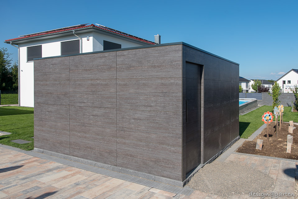 Protección visual multifuncional: moderna caseta de jardín en esquina