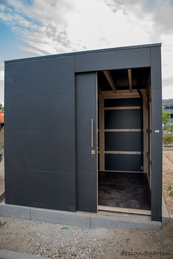 Orden representativo: moderno cobertizo para herramientas con techo plano