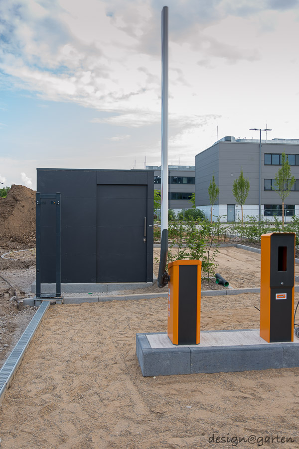 Orden representativo: moderno cobertizo para herramientas con techo plano