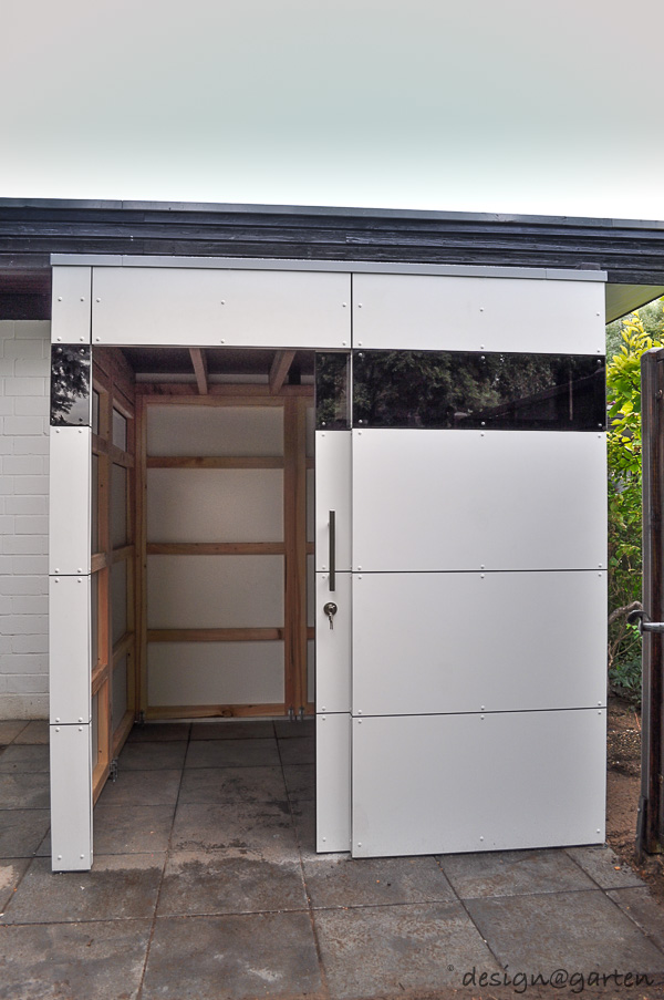 Dúo armonioso: cenador cuadrado en un buen vecindario