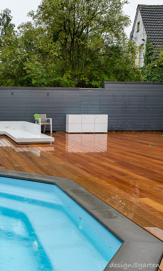 La solución ideal para disfrutar del baño: aparador HPL como armario para piscina