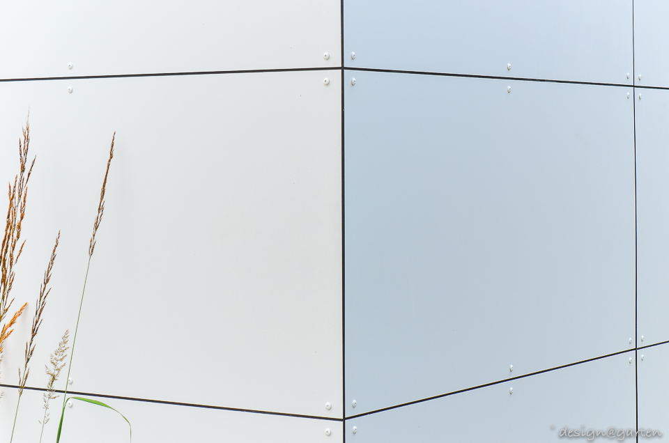 Caseta de jardín minimalista en Donauwörth: un ejemplo de diseño de jardín moderno.