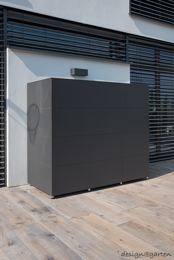 Espacio de almacenamiento versátil en Freinsheim: trabajo a medida para la piscina y la terraza