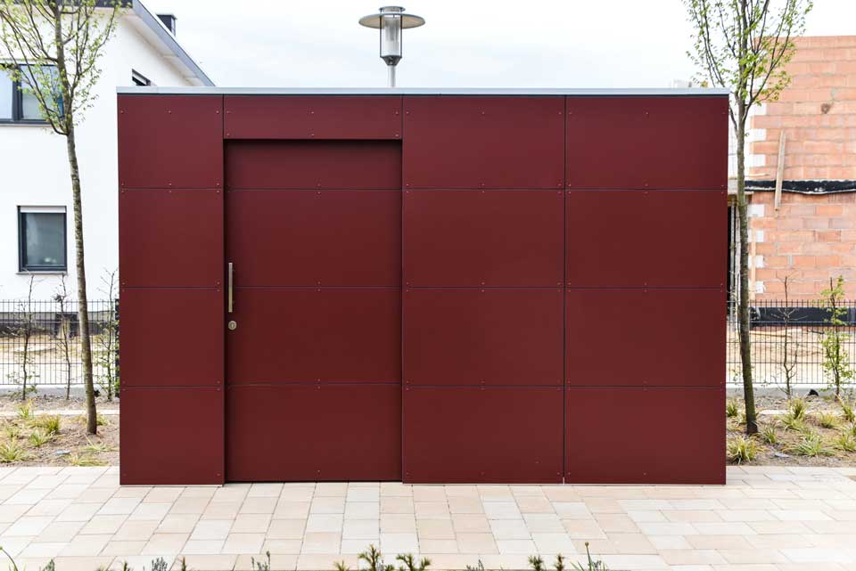 Color con carácter: el moderno diseño del contenedor de basura para complejos residenciales.