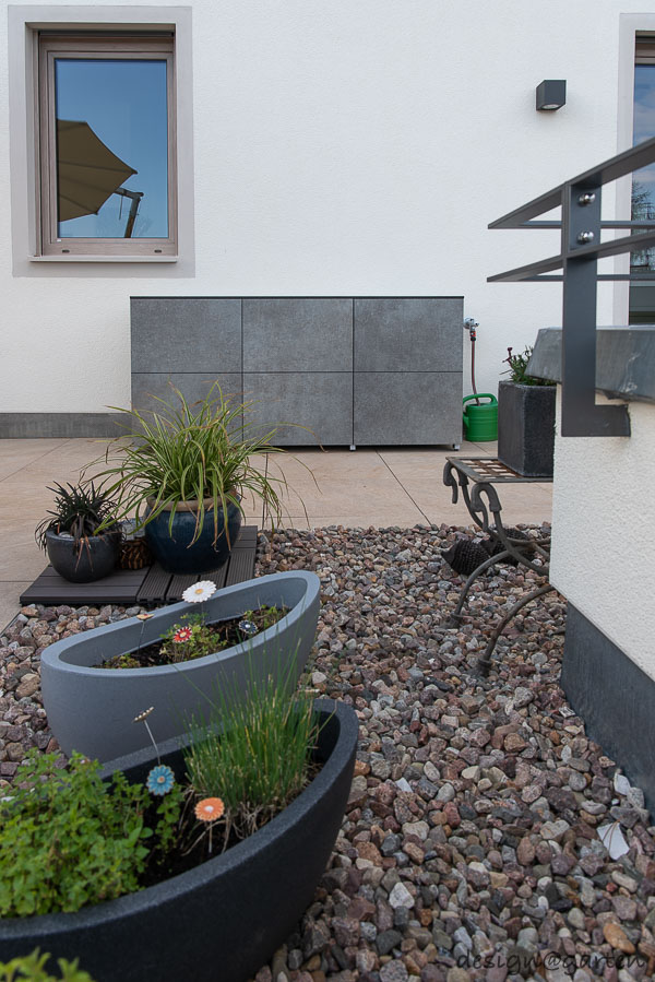 Aparador para exteriores con decoración Empire Slate: versatilidad elegante para la terraza