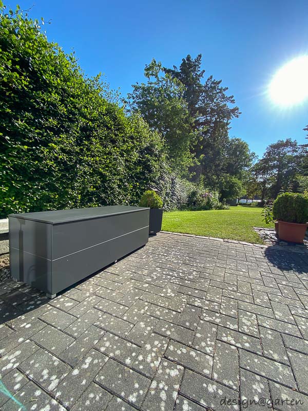 Banco resistente a la intemperie hecho a medida: elemento de diseño funcional para la terraza