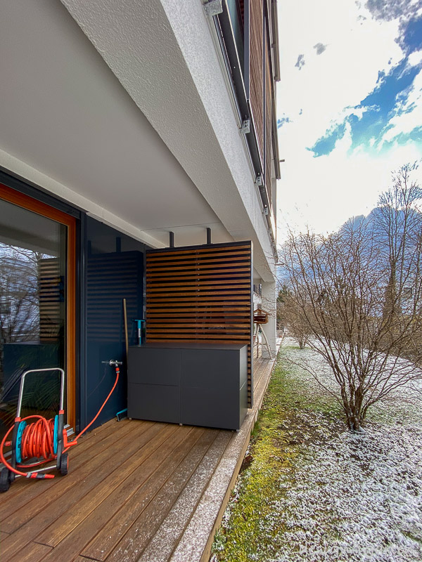 Aparador para terraza resistente a la intemperie: estética funcional en el exterior