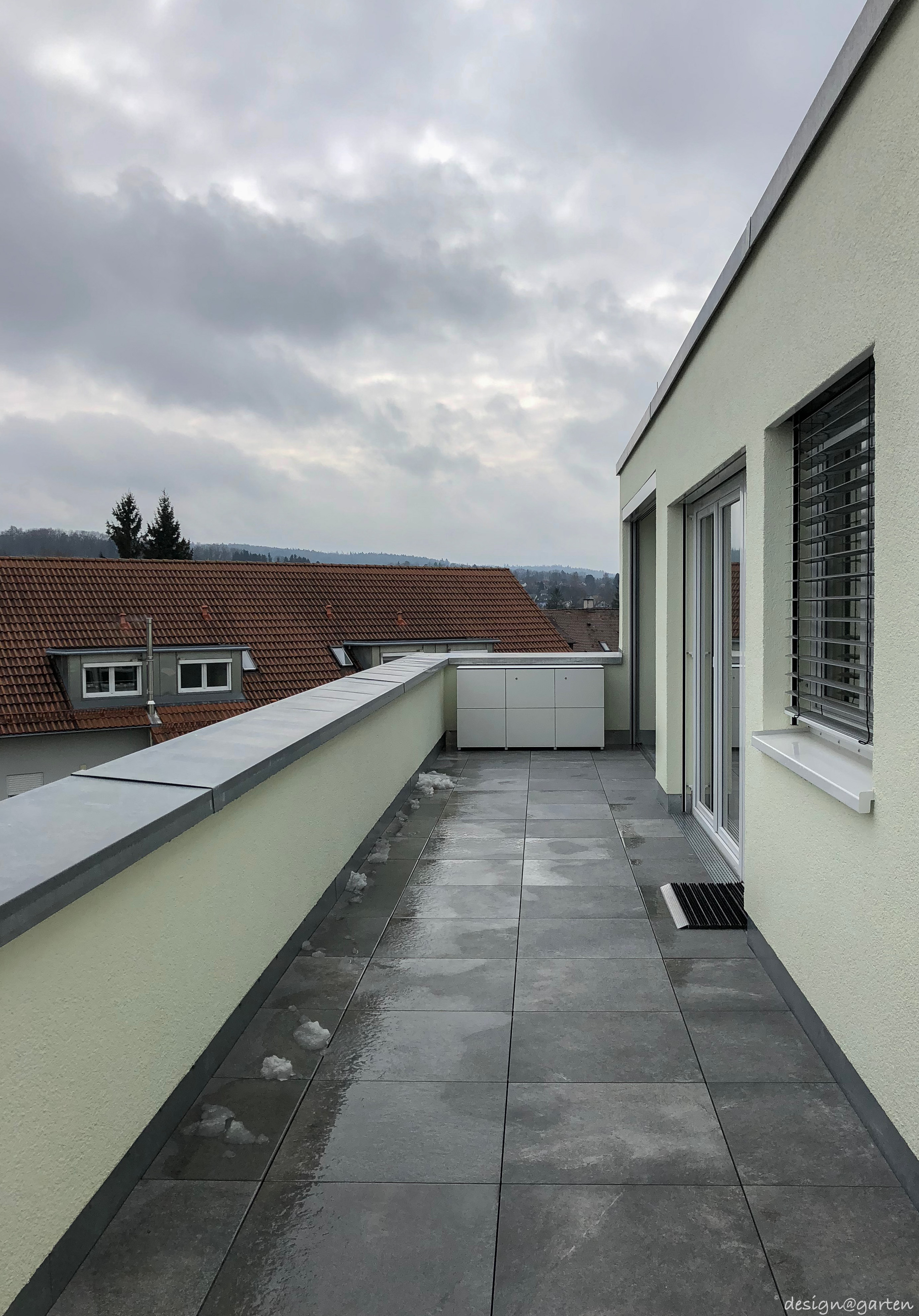 Aparadores de diseño con cerradura en una terraza expuesta en Baienfurt