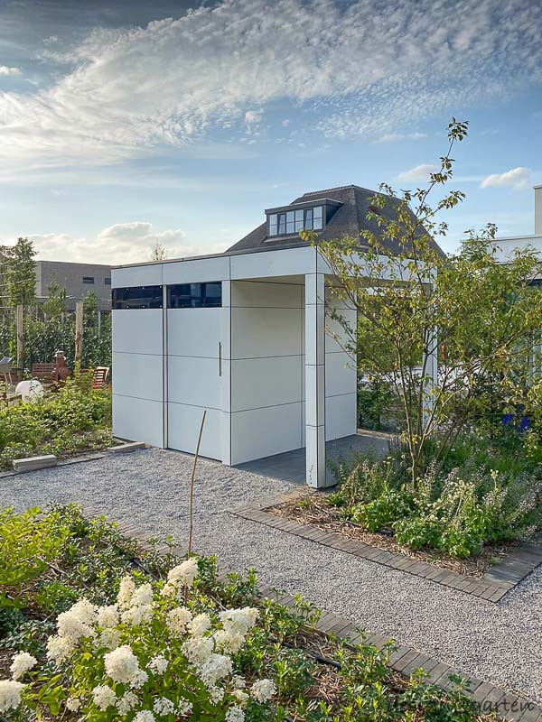 Caseta de jardín de diseño con pérgola en Nimega, Países Bajos