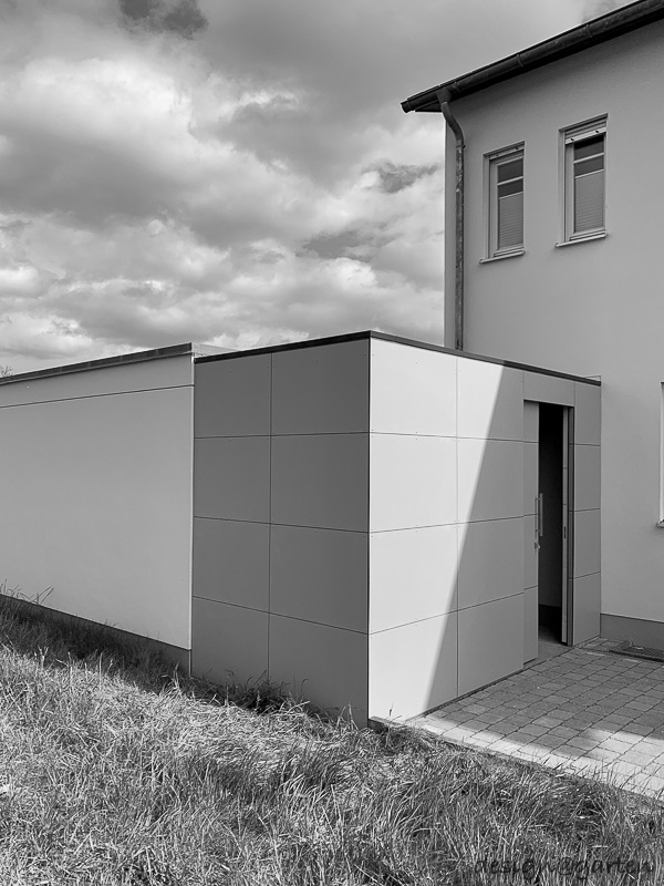 Cobertizo para herramientas en Augsburgo-Bergheim: ampliación a medida gracias a un cobertizo para herramientas hecho a medida.