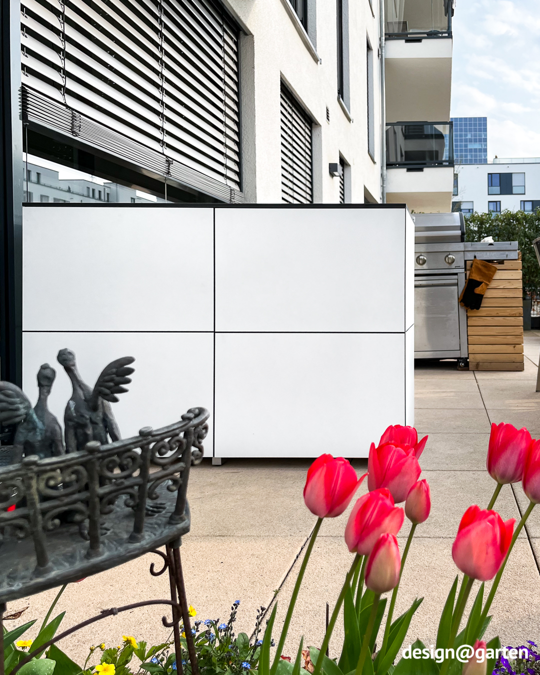 Aparador blanco en una urbanización de nueva construcción