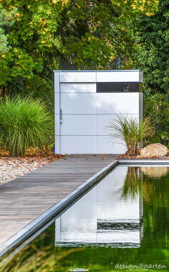 Líneas claras en el jardín: la moderna caseta de herramientas de diseño arquitectónico.