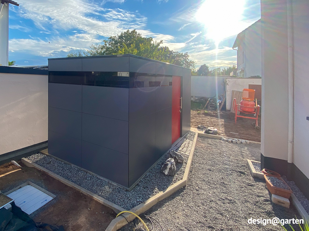 Caseta de jardín multicolor en color antracita con puerta roja