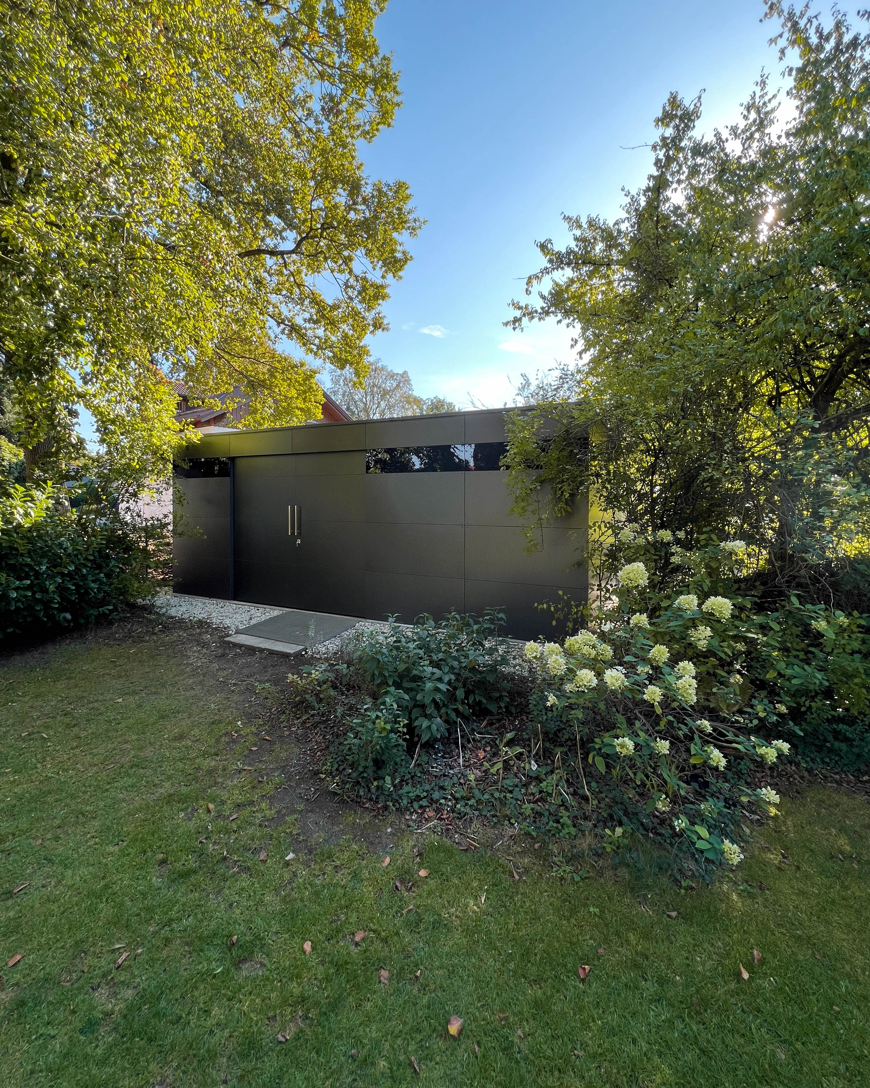 Gran caseta de jardín con puerta corredera doble para un espacio de almacenamiento XXL