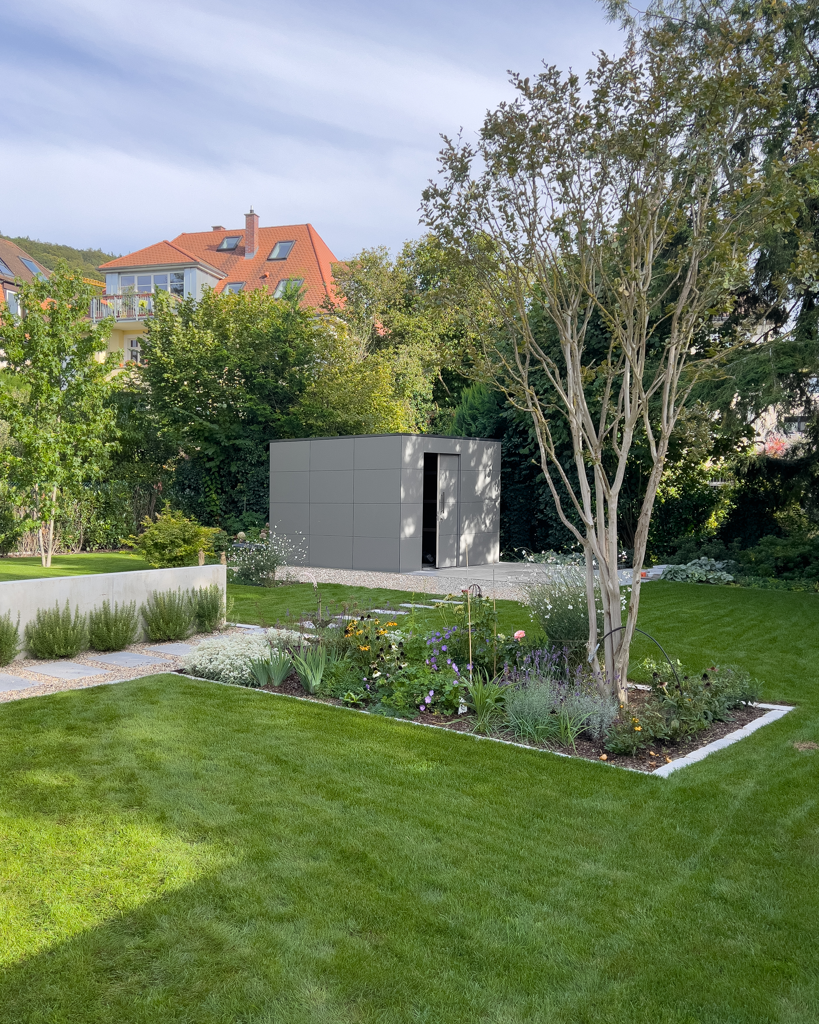 Cobertizo de jardín de diseño cúbico