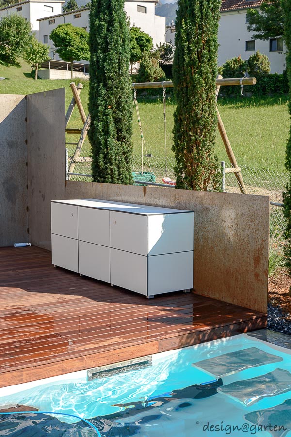 Fonctionnalité au bord de l'eau : l'armoire de piscine moderne