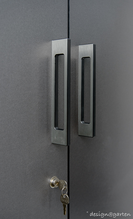 Solution de rangement exclusive à Munich : l'armoire haute en Urban Grey Metallic