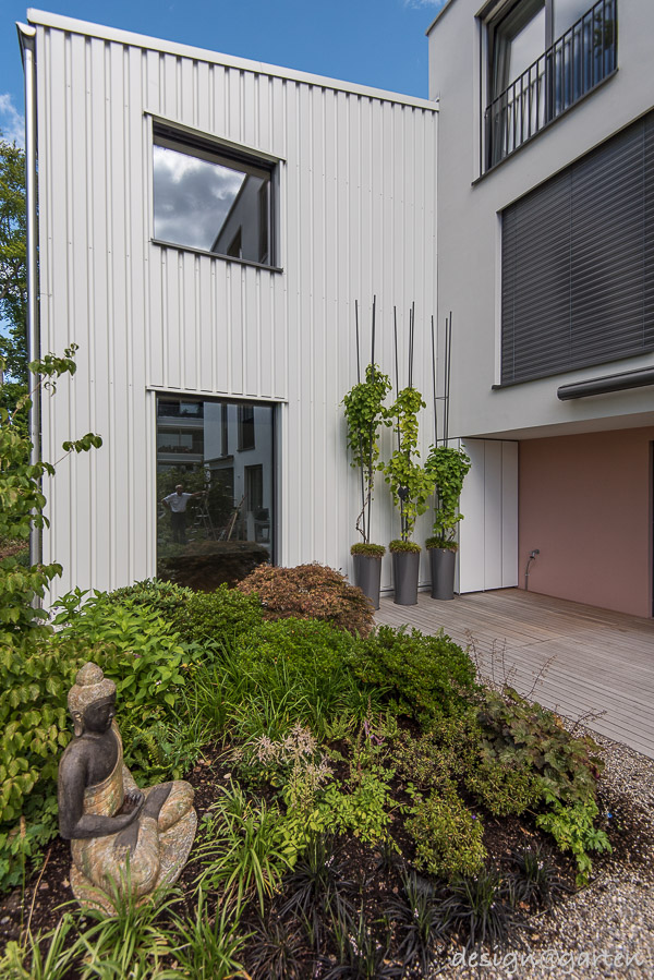 La précision dans une niche : l'armoire de jardin sur mesure résistante aux intempéries