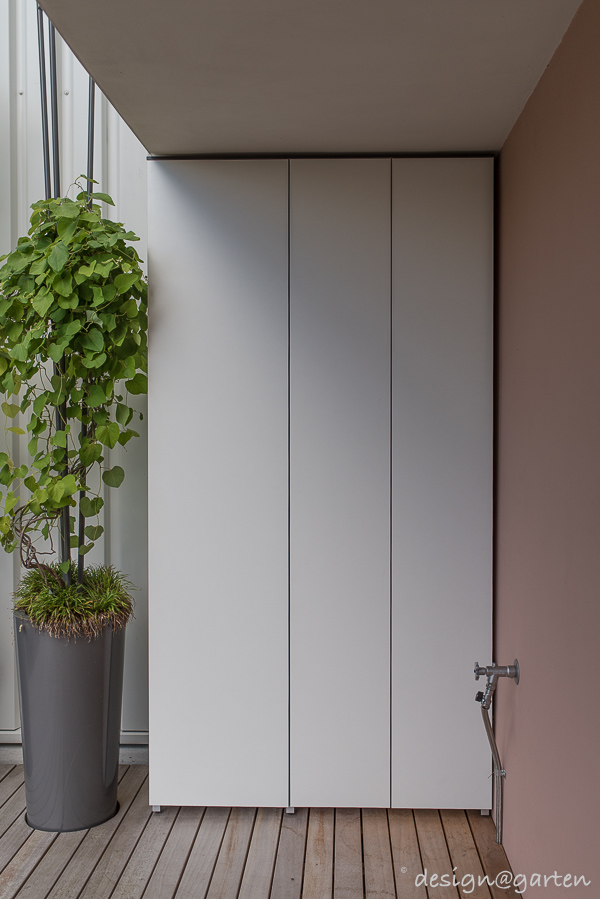 La précision dans une niche : l'armoire de jardin sur mesure résistante aux intempéries