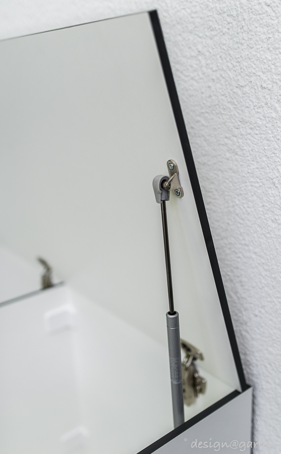 Double utilité au bord de la piscine : le coffre de jardin avec fonction d'assise