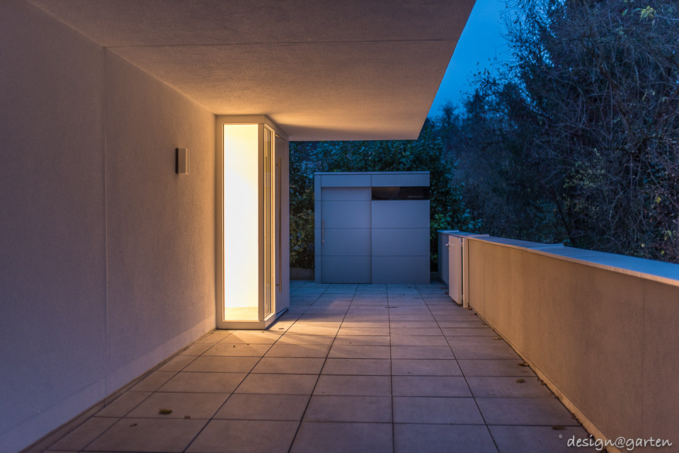 Élégance compacte : l'abri de jardin design dans un gris intemporel