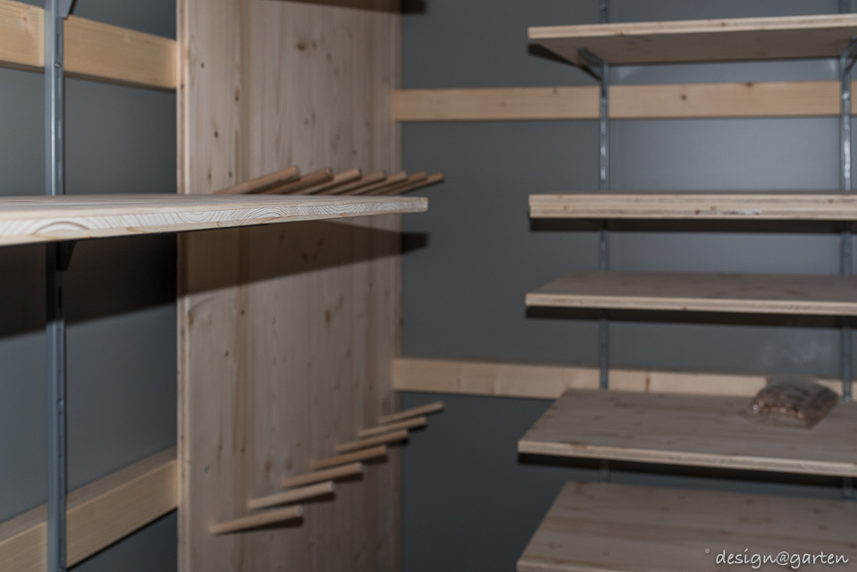 Élégance compacte : l'abri de jardin design dans un gris intemporel