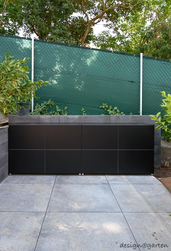 Duo en noir : élégance intemporelle grâce au design – armoires de terrasse