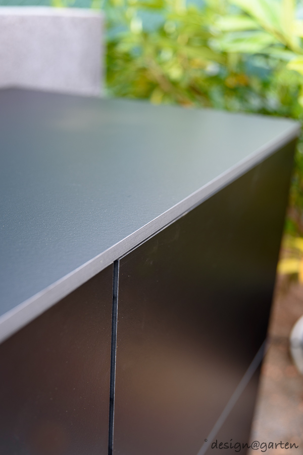 Duo en noir : élégance intemporelle grâce au design – armoires de terrasse