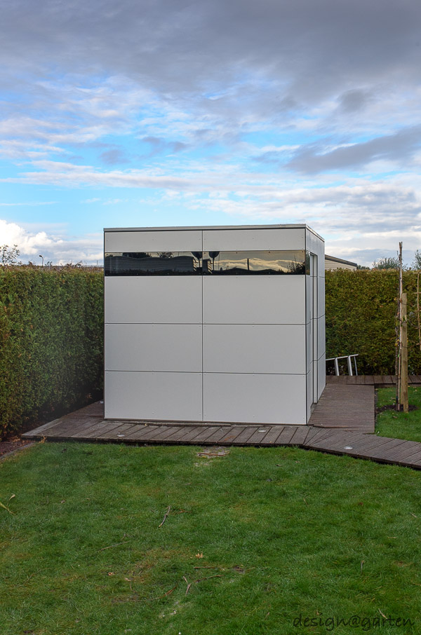 Quand fonctionnalité rime avec design : l'abri de jardin angulaire en HPL