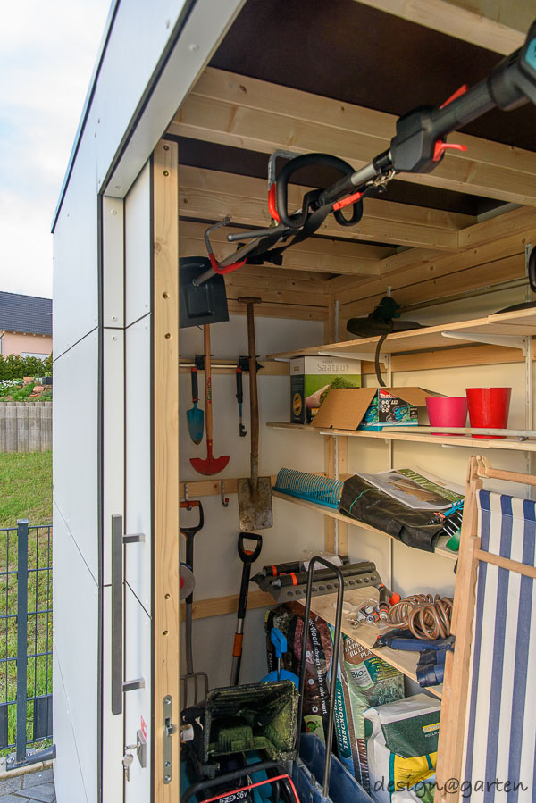 Un aménagement intérieur bien pensé : l'élégant abri de jardin moderne