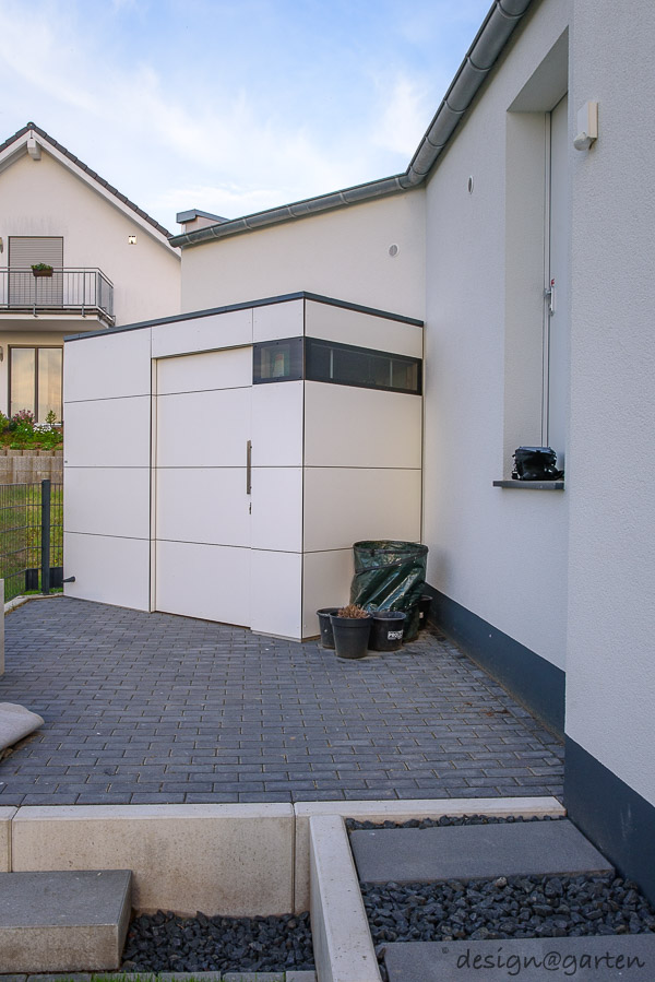 Un aménagement intérieur bien pensé : l'élégant abri de jardin moderne